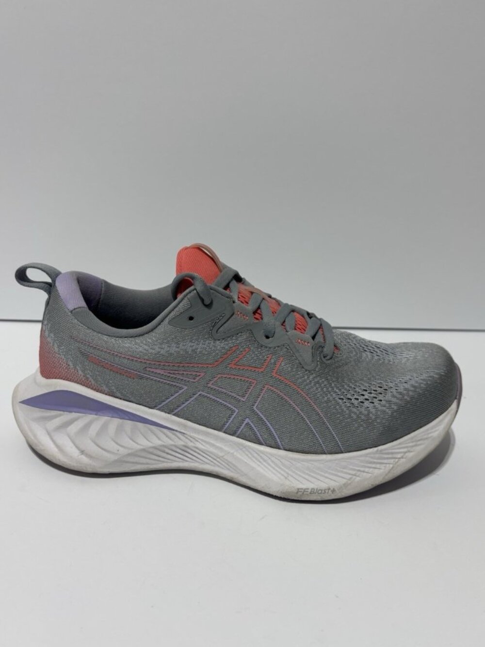 Asics Women’s Cumulus 25 Gray Running Shoes, Size 8.5 Wide